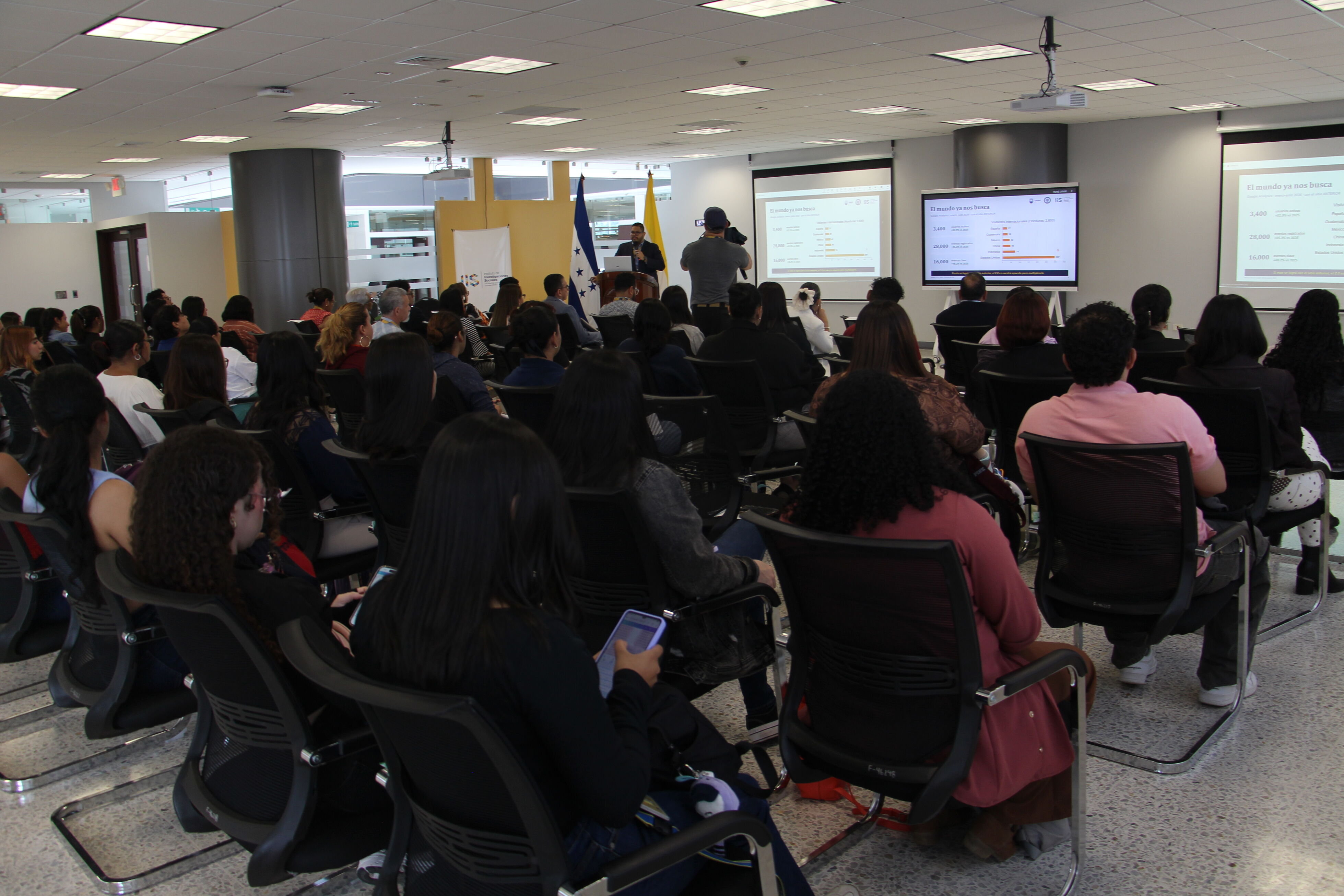 Acto de lanzamiento del Website IIS 2.0 — fotografía 3